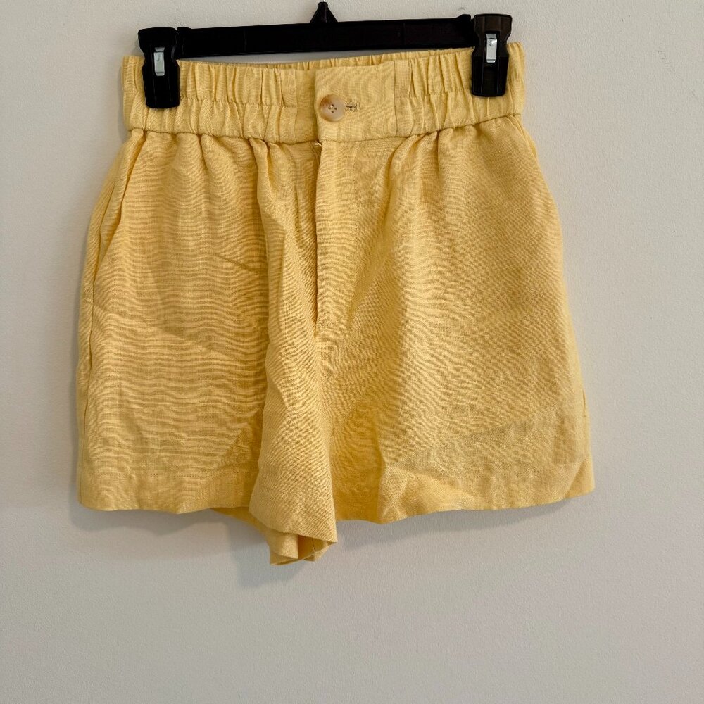SOPHIE RUE - BUTTER YELLOW SHORTS SIZE SMALL